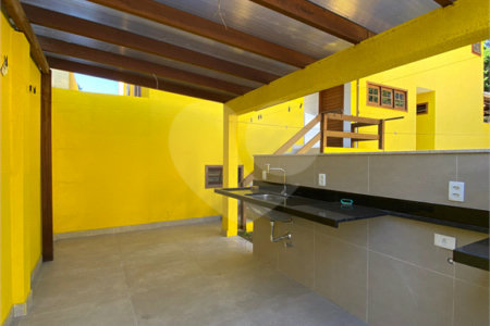 Casa à venda com 4 quartos, sendo 3 suítes, no condomínio Ipê Amarelo, Porto Seguro - BA