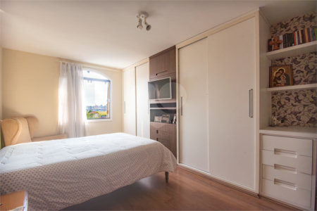 Sobrado à venda com 4 quartos, sendo 3 suítes,  em Planalto Paulista, São Paulo, SP