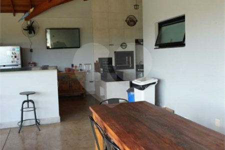 Casa à venda com 4 quartos, sendo 2 suítes, no condomínio Primavera, Salto - SP