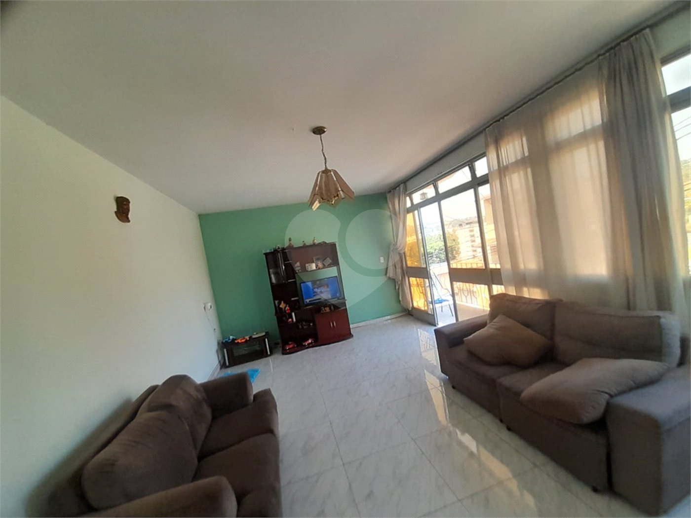 Casa à venda com 3 quartos, sendo 1 suíte, no Centro, Serra Negra, SP