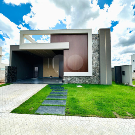 Casa à venda com 3 suítes no condomínio Villa Jardim, Cuiabá - MT