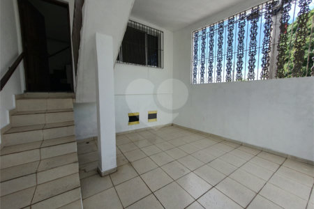 Sobrado à venda ou para alugar com 2 quartos em Vila Marieta, São Paulo, SP