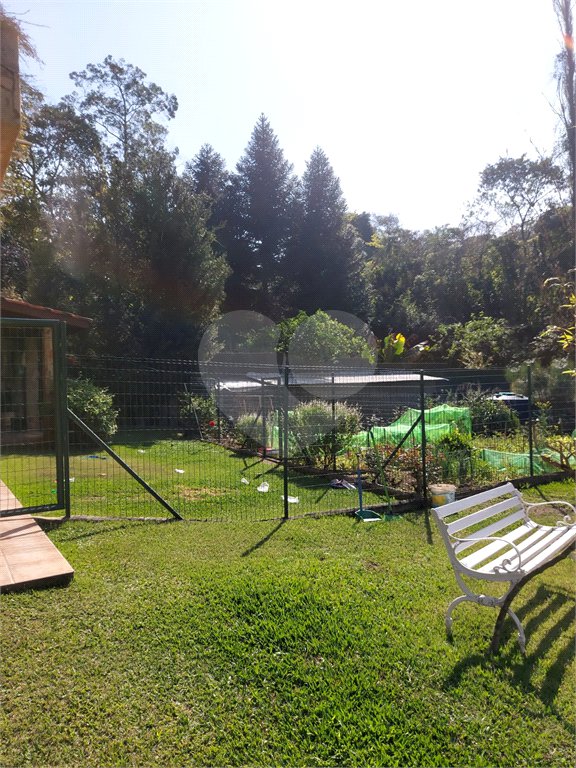 Sobrado à venda com 4 quartos, sendo 1 suíte, em Serra da Cantareira, Mairiporã, SP