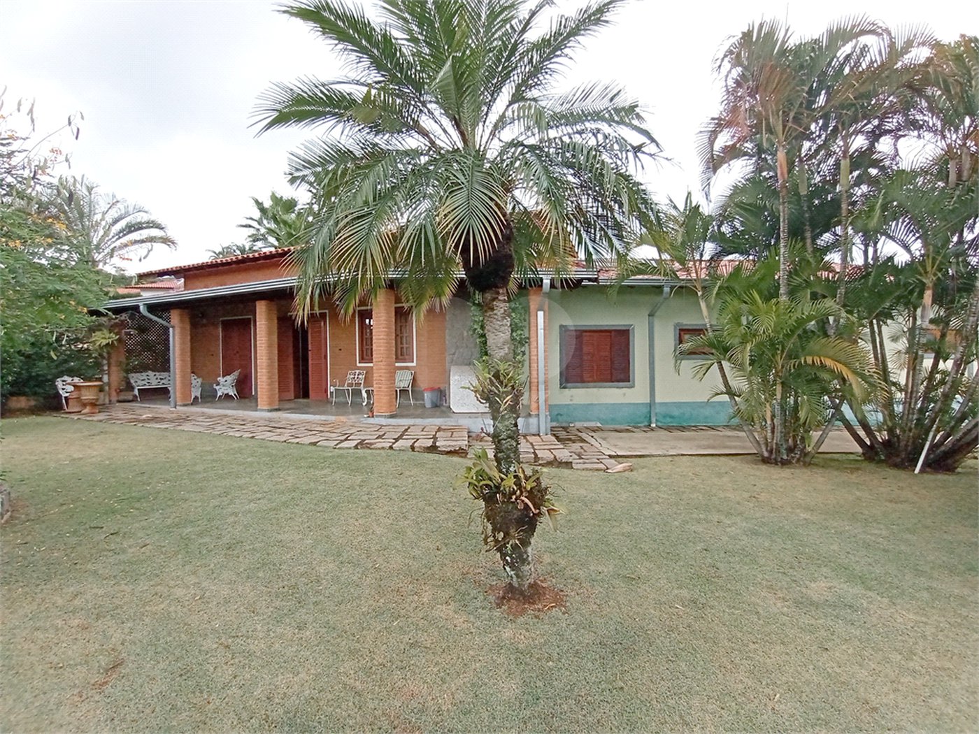 Casa à venda com 4 suítes no condomínio Estância Marambaia, Vinhedo - SP