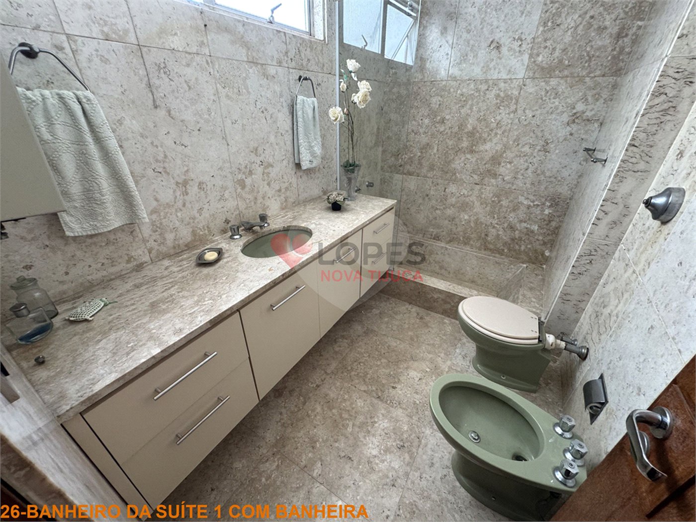 Apartamento à venda com 4 quartos, sendo 2 suítes,  em Tijuca, Rio de Janeiro, RJ
