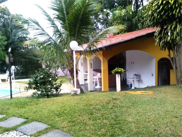 Sobrado à venda com 4 quartos, sendo 2 suítes,  em Horto, São Paulo, SP