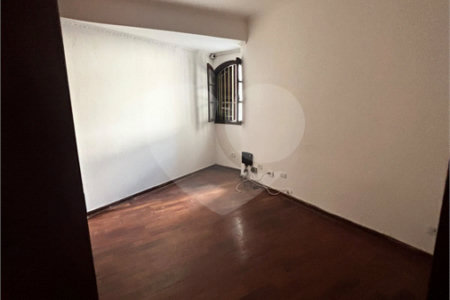 Casa com 70m², 3 dormitórios, sendo 1 suíte, 4 vagas, à venda no bairro do Ipiranga.