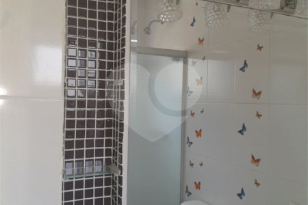 Casa à venda ou para alugar com 4 suítes em Chácaras São Carlos, Cotia, SP