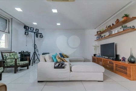 Apartamento à venda com 4 quartos, sendo 1 suíte,  em Copacabana, Rio de Janeiro, RJ