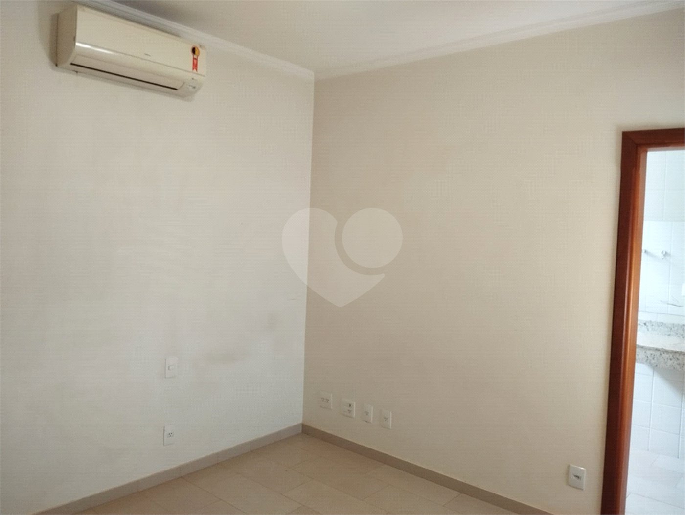 Sobrado à venda com 4 quartos, sendo 3 suítes, em Altos do Jaraguá, Araraquara, SP