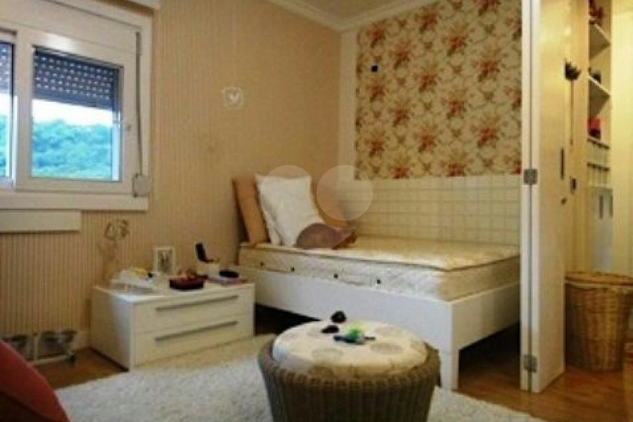 Casa à venda com 4 quartos, sendo 3 suítes, no condomínio Residencial Jardim Itatinga, São Paulo - SP