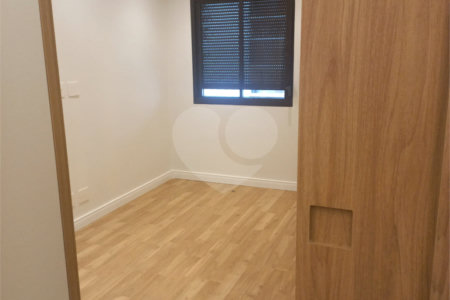 Apartamento à venda com 2 quartos, sendo 1 suíte, em Vila Olímpia, São Paulo, SP