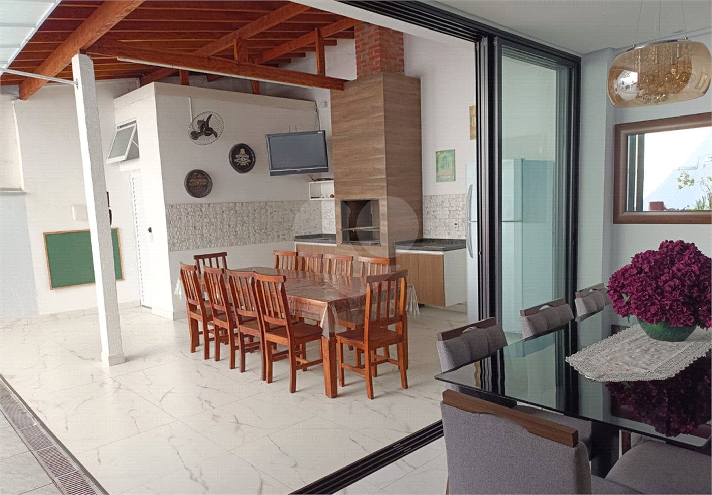 Casa à venda com 3 suítes no condomínio Granja Deolinda, Sorocaba - SP