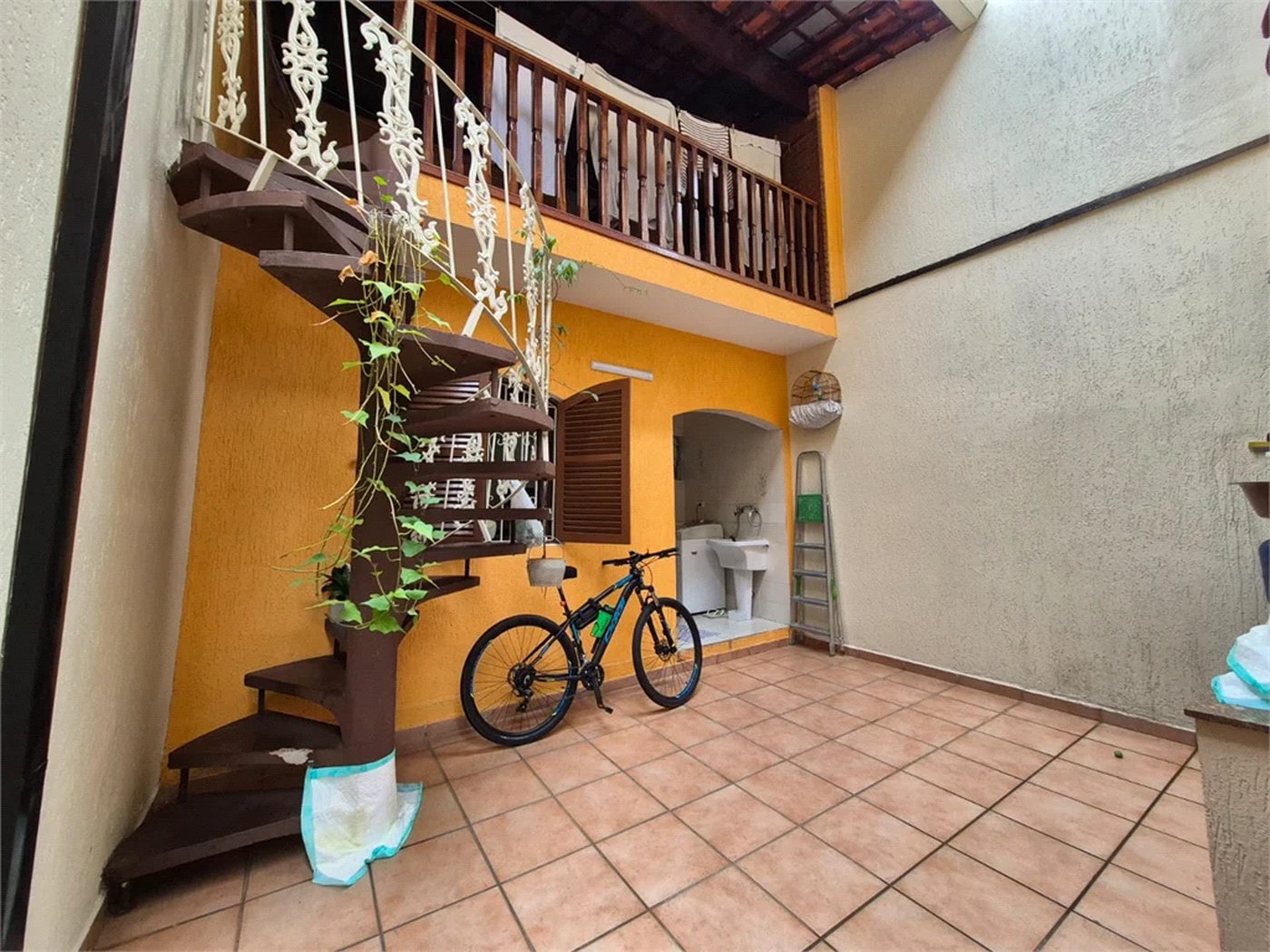 Sobrado à venda com 3 quartos, sendo 1 suíte, em Jardim Sarah, São Paulo, SP
