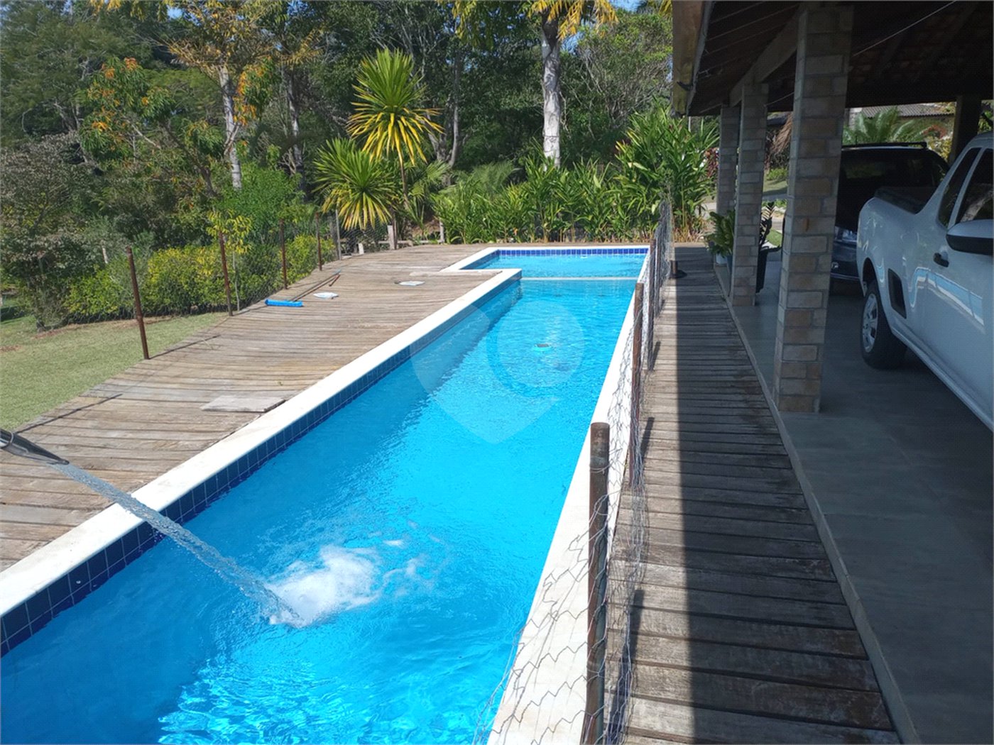 Casa à venda com 5 quartos, sendo 1 suíte, no condomínio Village da Serra, Araçoiaba da Serra - SP