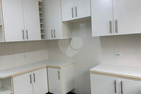 Sobrado à venda com 4 quartos, sendo 1 suíte, em Vila Campo Grande, São Paulo, SP