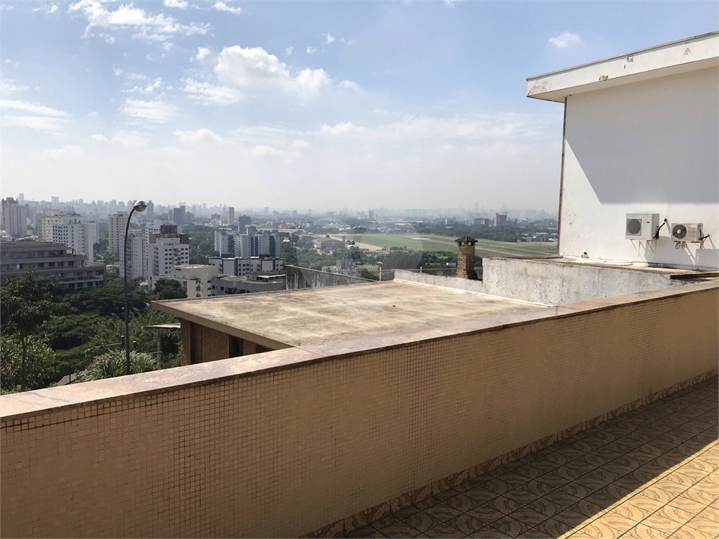 Sobrado à venda com 5 quartos, sendo 1 suíte, em Jardim São Bento, São Paulo, SP