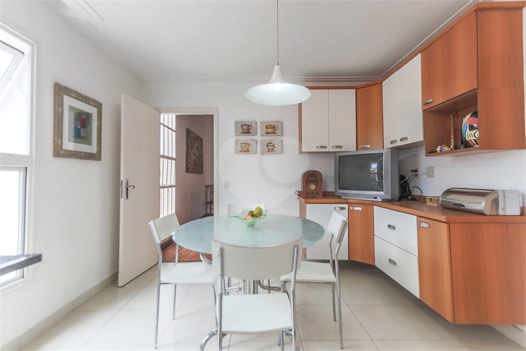 Sobrado à venda com 5 quartos, sendo 4 suítes, em Brooklin Velho, São Paulo, SP