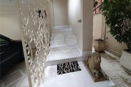 Casa à venda com 4 quartos, sendo 2 suítes,  em Pacaembu, São Paulo, SP