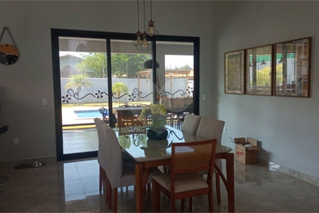 Casa à venda com 3 quartos, sendo 1 suíte,  no condomínio Village da Serra, Araçoiaba da Serra - SP