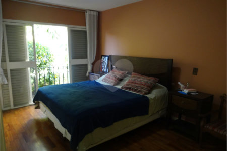 Casa à venda com 5 quartos, sendo 2 suítes,  em Vila Oliveira, Mogi das Cruzes, SP