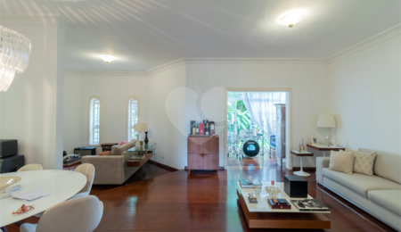 Casa à venda com 4 quartos, sendo 2 suítes,  no condomínio Vila das Flores, São Paulo - SP