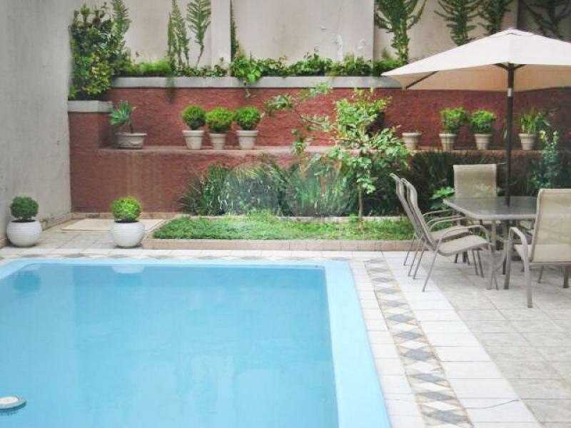 Casa à venda com 4 quartos, sendo 3 suítes, em Jardim Leonor, São Paulo, SP