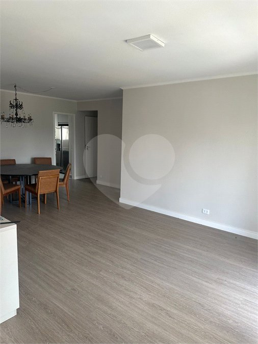 Apartamento à venda no Campo Belo- Para reforma
