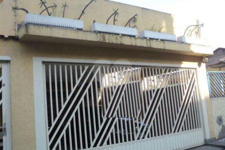 Casa Térrea à venda com 3 suítes em Vila Paulicéia, São Paulo, SP
