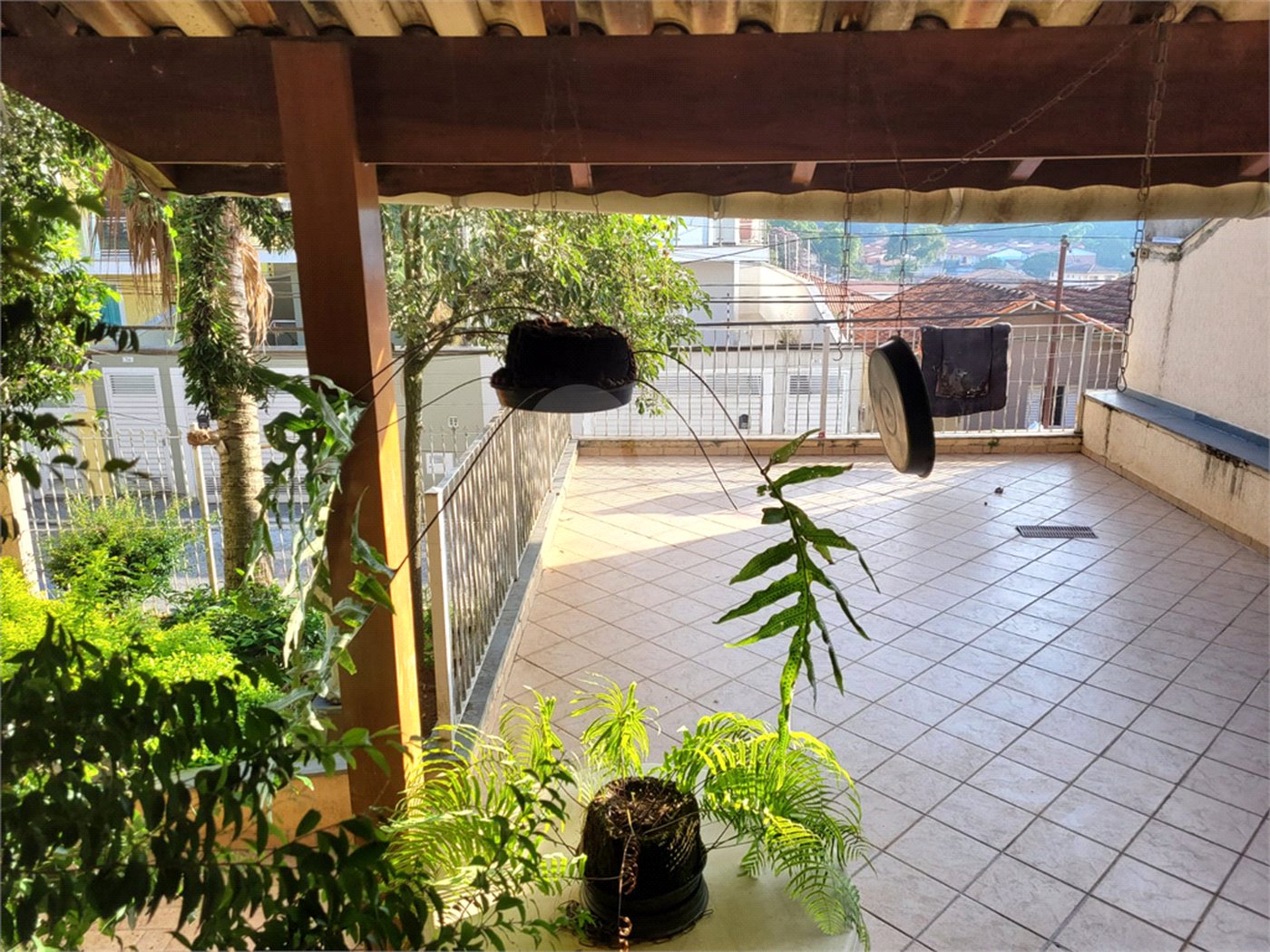 Sobrado à venda com 4 quartos, sendo 3 suítes, em Horto, São Paulo, SP