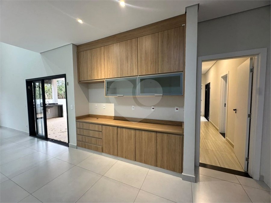 Casa à venda com 3 quartos, sendo 1 suíte, no condomínio Jardim Laguna, Indaiatuba - SP