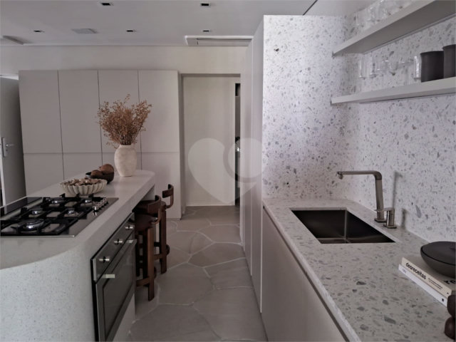 Apartamento à venda com 3 suítes em Moema, São Paulo, SP