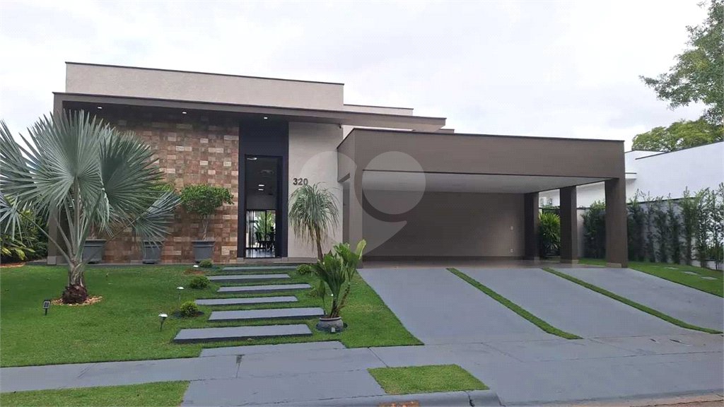 Casa à venda com 3 quartos, sendo 1 suíte, no condomínio Vale do Lago, Sorocaba - SP