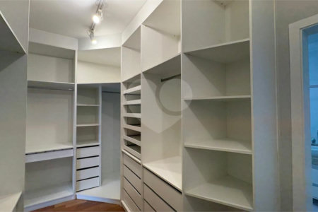 Casa à venda com 4 quartos, sendo 3 suítes, no condomínio Mont Blanc, Sorocaba - SP