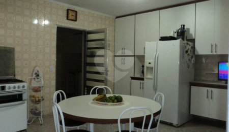 Casa à venda com 3 quartos, sendo 1 suíte,  em Jardim Cláudia, São Paulo, SP