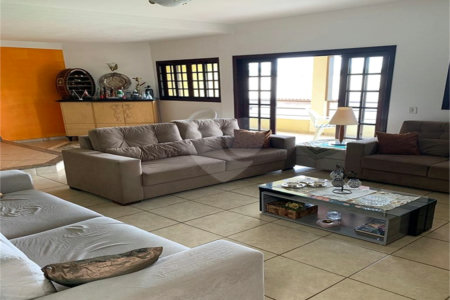 Sobrado à venda com 4 quartos, sendo 3 suítes,  no Centro, Jarinu, SP
