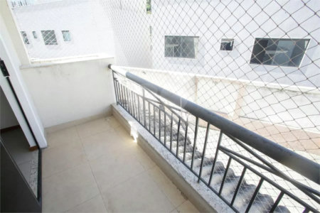 Casa à venda com 4 quartos, sendo 3 suítes, no condomínio Lícia de Alvarenga, Rio de Janeiro - RJ