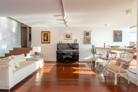 Casa à venda com 4 suítes em Jardim Guedala, São Paulo, SP