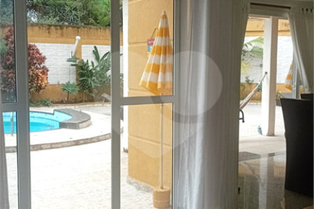 Casa à venda com 4 quartos, sendo 2 suítes, no condomínio Canamari, São Paulo - SP