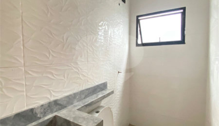 Casa à venda com 3 quartos, sendo 1 suíte,  em Jardim do Lago, Atibaia, SP