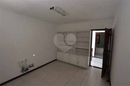 Casa à venda com 4 quartos, sendo 1 suíte, em Jardim Villaça, São Roque, SP