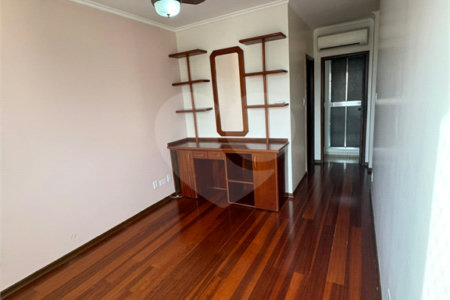 Casa à venda com 3 quartos, sendo 1 suíte,  no condomínio Edifício Crescencia Carolo Balbo, Ribeirão Preto - SP