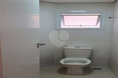 Casa à venda com 3 quartos, sendo 1 suíte, em Vila Santa Rosália, São Roque, SP