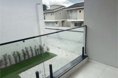 Casa à venda com 3 suítes no condomínio Village Itaguaçu, Atibaia - SP