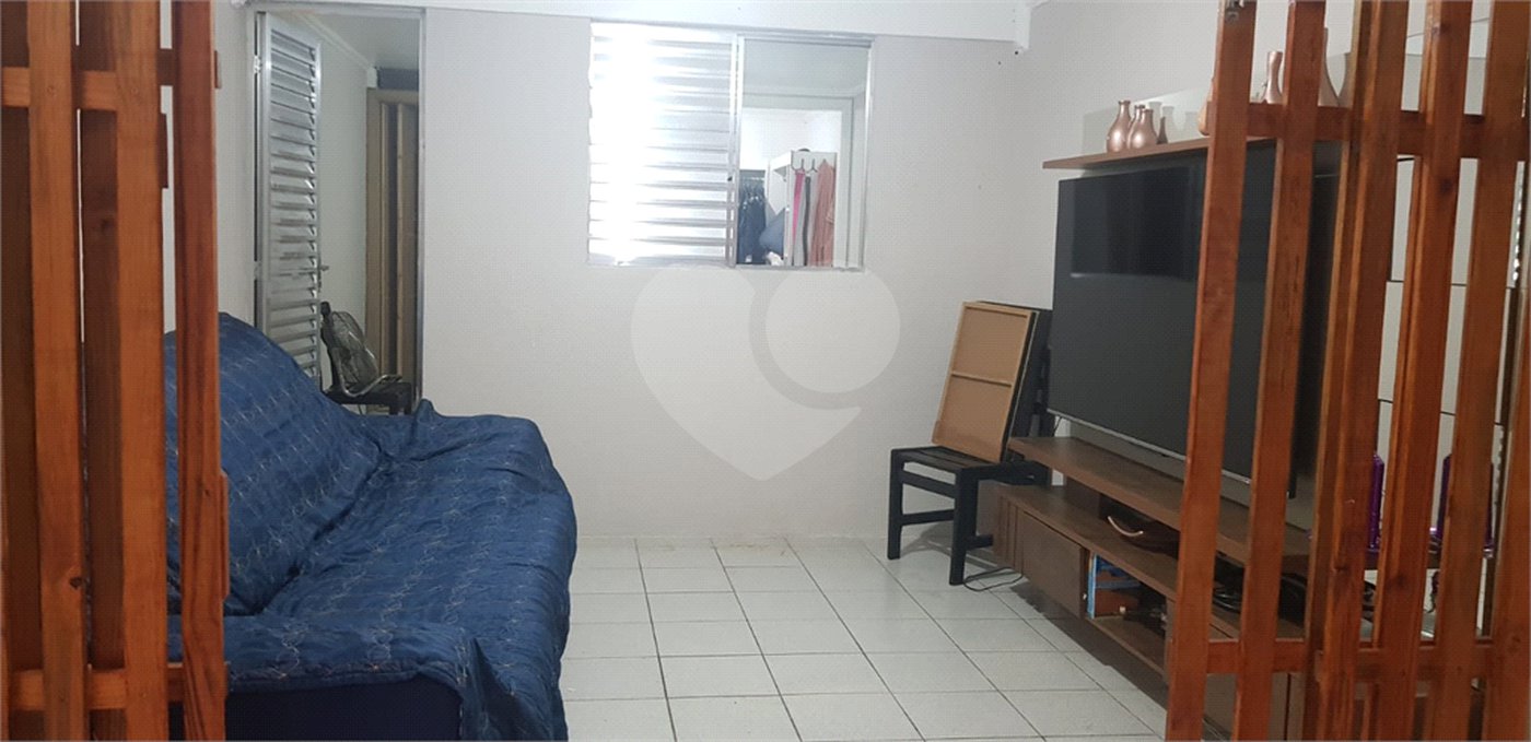 Sobrado à venda com 3 quartos, sendo 1 suíte, em Vila Vitório Mazzei, São Paulo, SP