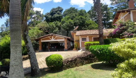 Chácara à venda com 4 quartos, sendo 1 suíte,  em Bairro dos Pires, Extrema, MG