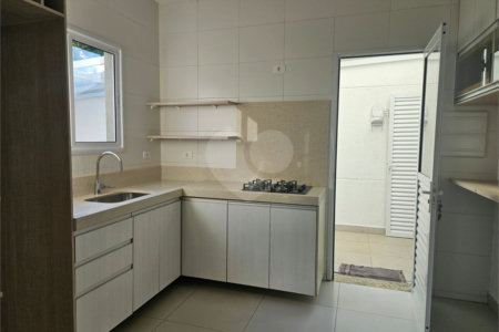Casa à venda com 2 quartos, sendo 1 suíte, no condomínio Vitória Park, Suzano - SP