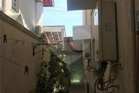 Casa à venda com 4 quartos, sendo 2 suítes,  no condomínio Conjunto Residencial Green Village I, Mogi das Cruzes - SP