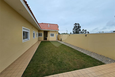 Casa à venda com 3 quartos, sendo 1 suíte,  no condomínio Golden Ville, Itapetininga - SP