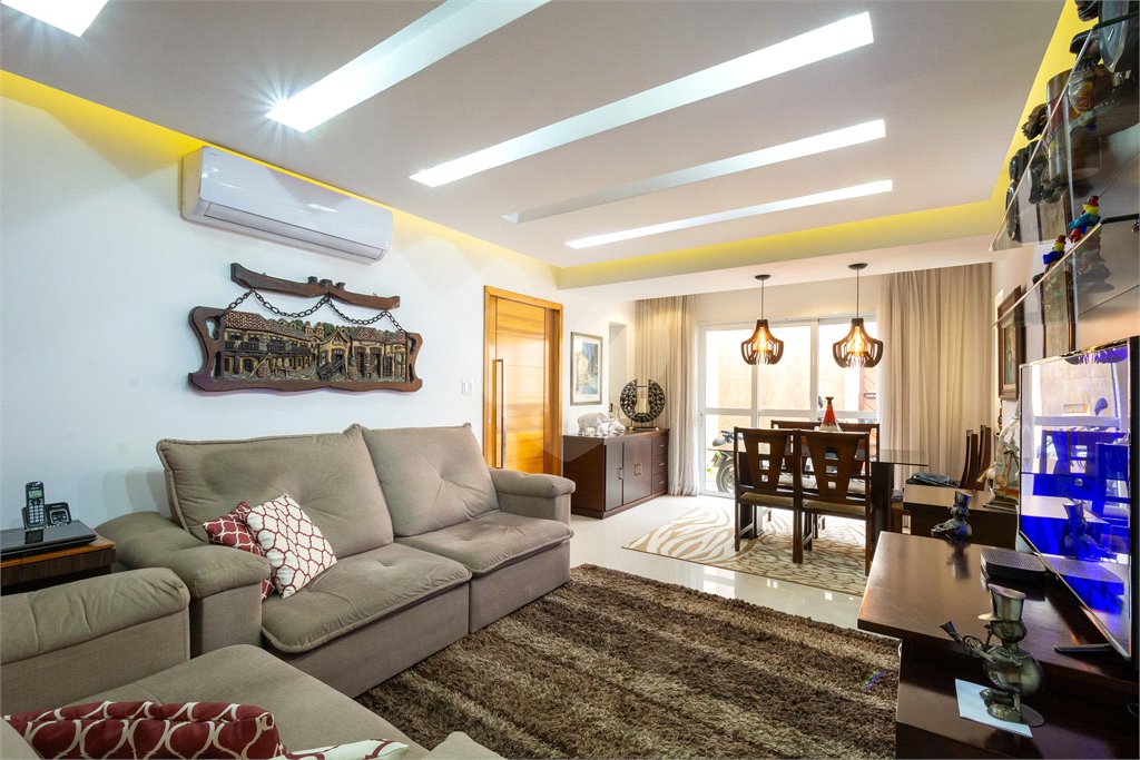 Casa à venda com 4 quartos, sendo 1 suíte, em Santo Amaro, São Paulo, SP